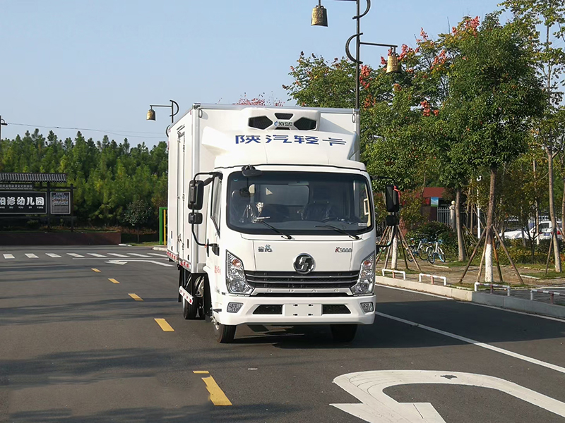 國(guó)六陜汽德龍160馬力冷藏車(chē)