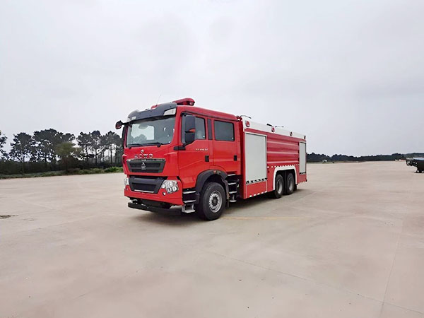 CLW5270GXFGP110/HW型干粉泡沫聯(lián)用消防車(chē)