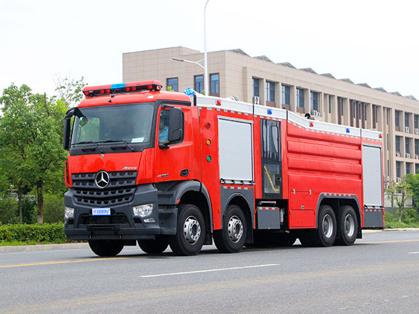 CLW5370GXFPM180型泡沫消防車(chē)
